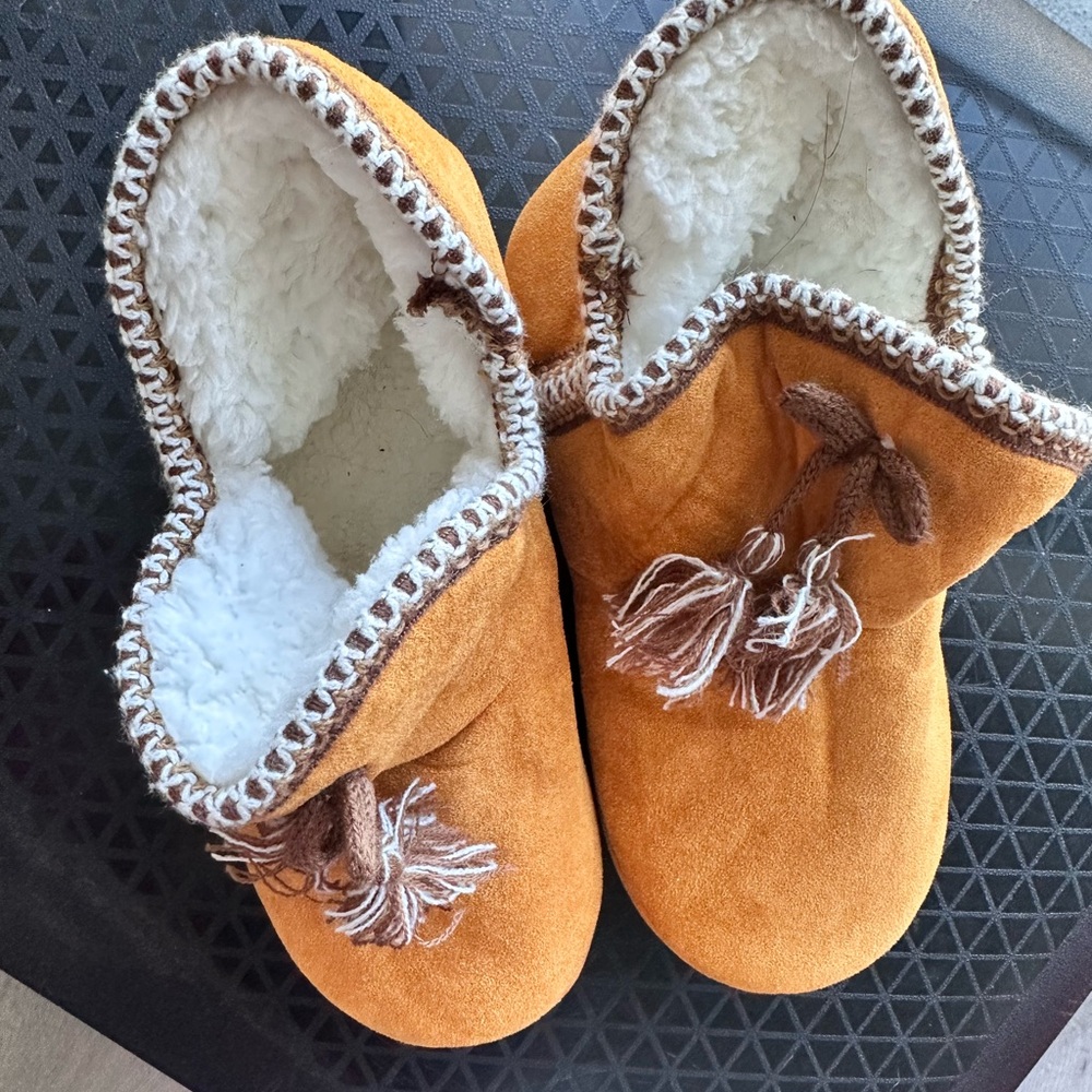 Winter boots size 7 GPOS Sherpa statue and suede